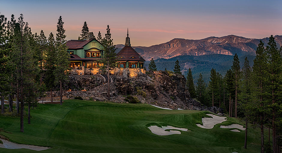 DISCOVER LIFE<br />
AT MARTIS CAMP