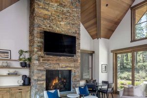 WEB-13-Martis-Camp-Realty-home-423-greatroom-vert