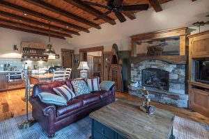 WEB-32-Martis-Camp-Realty-Home-169-170-Guest-1